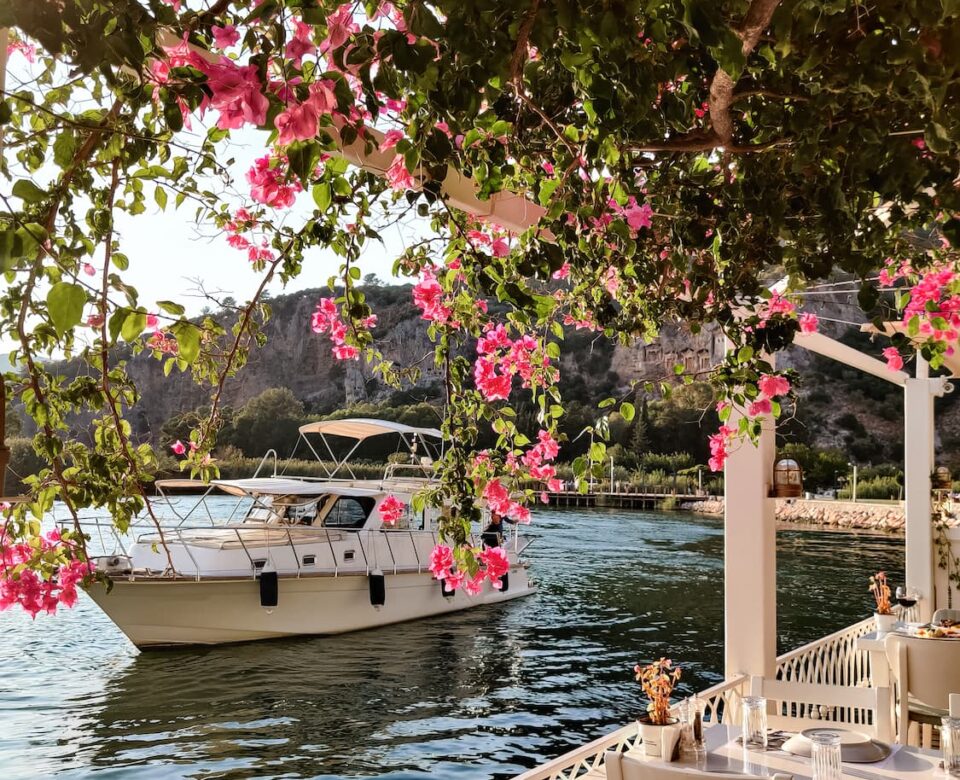 Ristorante in riva al lago per il tuo viaggi di lusso a Pasqua